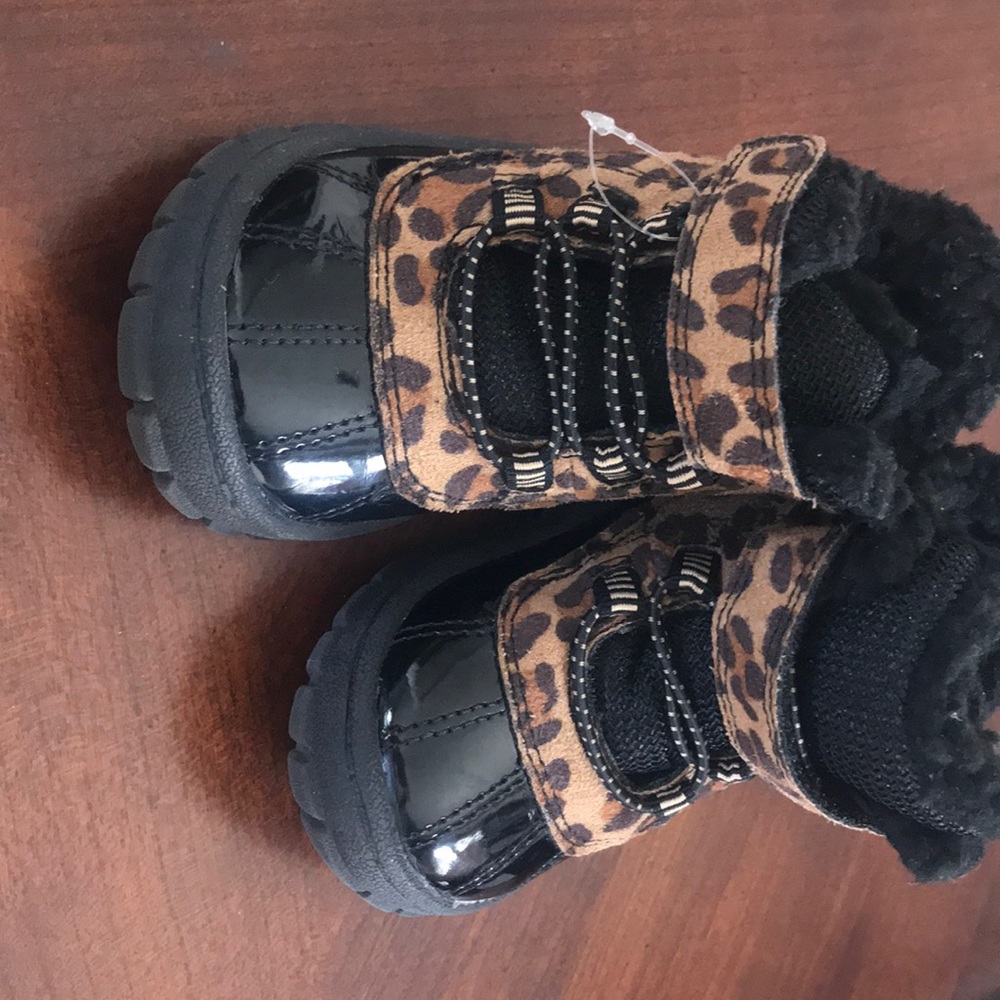 Like new never worn size 5 rain and snow boots